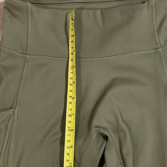 Fabletics Women’s 7/8 Leggings Medium Green Stretch Spandex Workout Athleisure - Picture 10 of 14